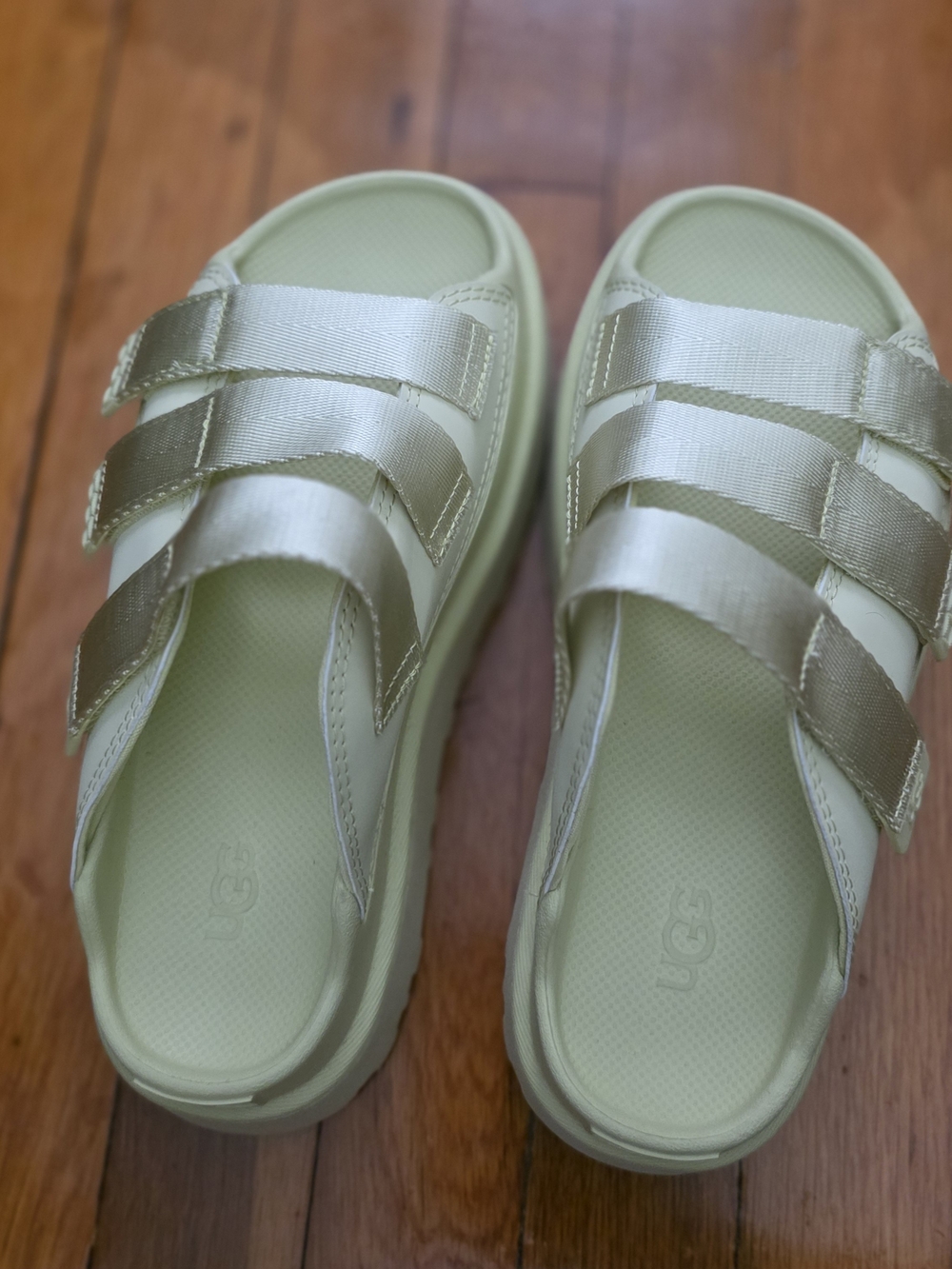 UGG Golden Apple Slide Sandals New Without Box